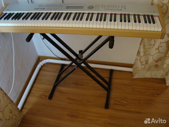 Проф. электропианино korg SP500
