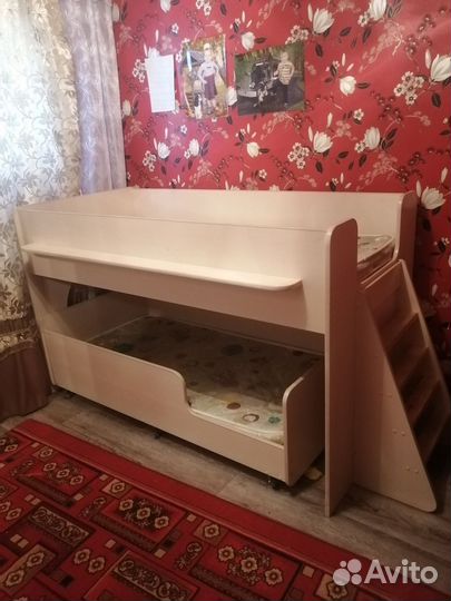 Двухъярусная кровать