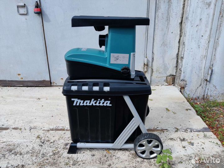 Makita ud2500