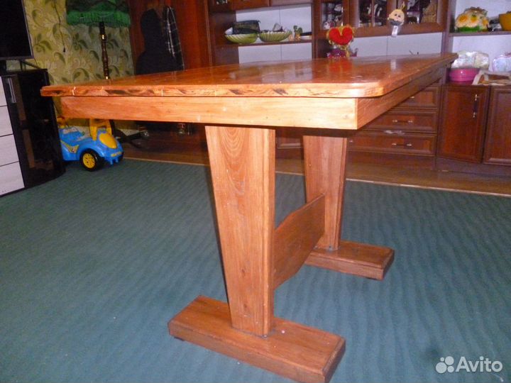 Стол кухонный