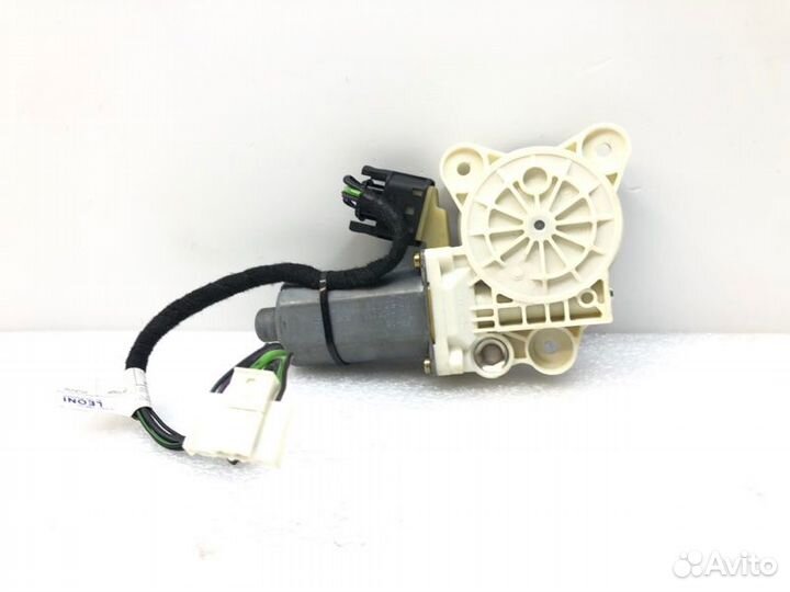 Моторчик стеклоподъемника передний левый