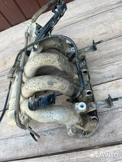 Впускной коллектор Kia Rio 1 1.5 2001