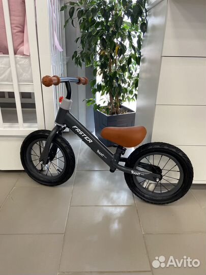 Беговел надувные колеса