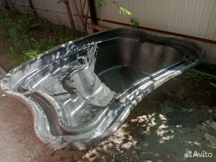 Пруд садовый