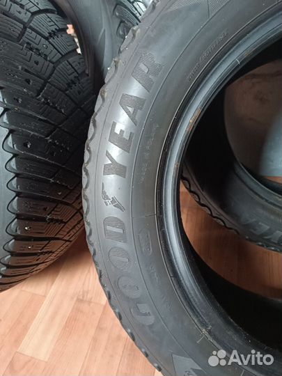 Goodyear Ultragrip Ice Arctic 205/60 R16 92