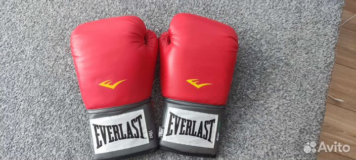 Боксерские перчатки everlast 10 oz