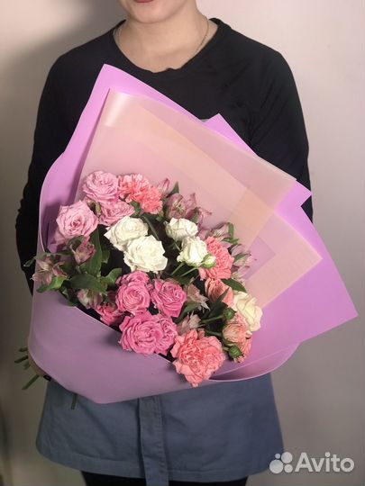 Букет с кустовыми розами