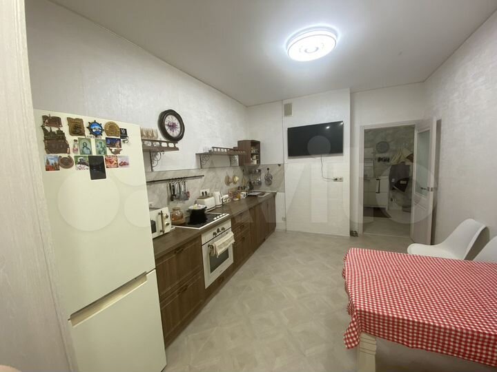 3-к. квартира, 80 м², 8/14 эт.