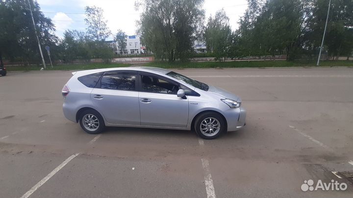 Toyota Prius Alpha 1.8 CVT, 2016, 180 000 км