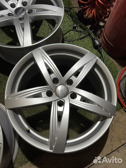 Литые диски R18 Geely Coolray