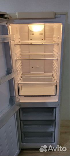 Холодильник Samsung Full No Frost