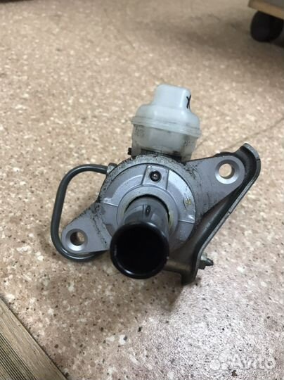 Главный тормозной цилиндр Toyota Highlander 2 3.5