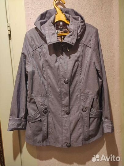 Ветровка женская