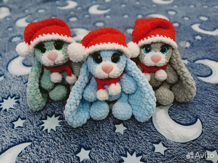 Плюшевый заяц вязаный 18см в шапочке