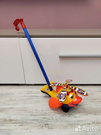 Игрушки для детей самолет и шар каталка ручная
