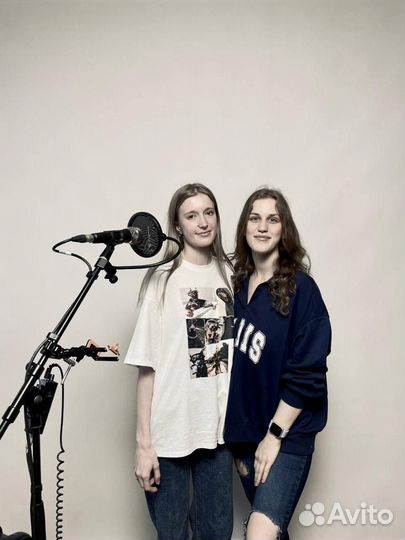 Уроки вокала и игры на синтезаторе