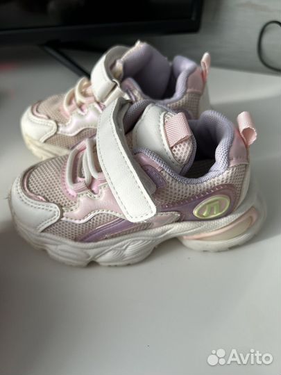Кроссовки для девочки