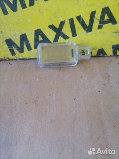 Плафон салонный Jaguar F-Pace X761 2016