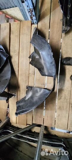 Подкрылок левый Volkswagen Transporter