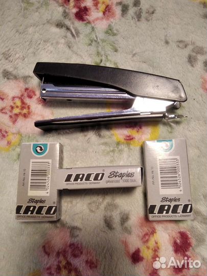 Степлер со скрепками