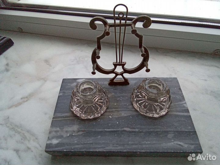 Настольный старинный письменный прибор с чернильни