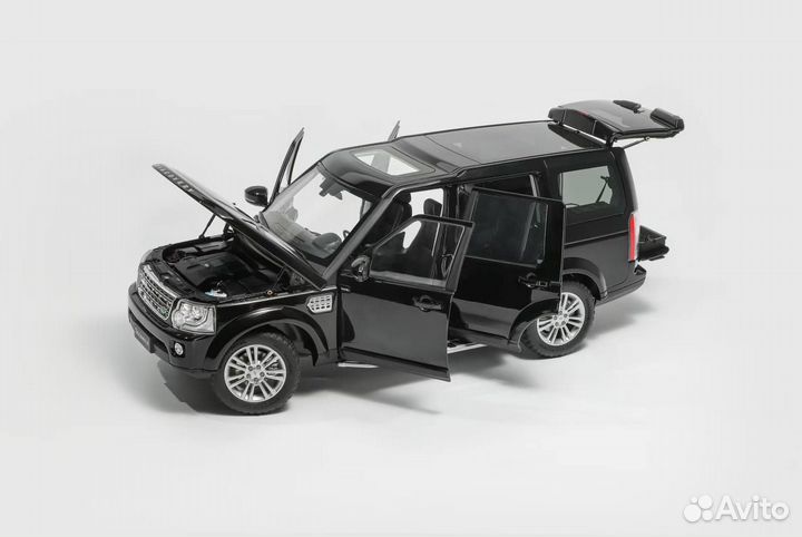 Land Rover Discovery 4 1:18 Whelart