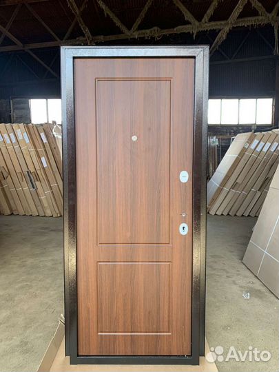 Дверь с установкой панель орех
