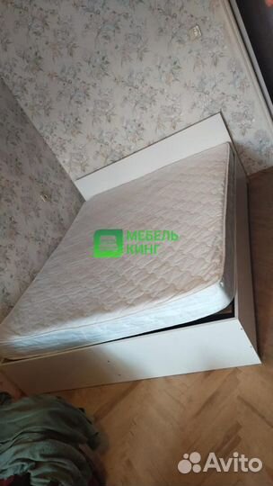 Кровать двуспальная с подъемным механизмом