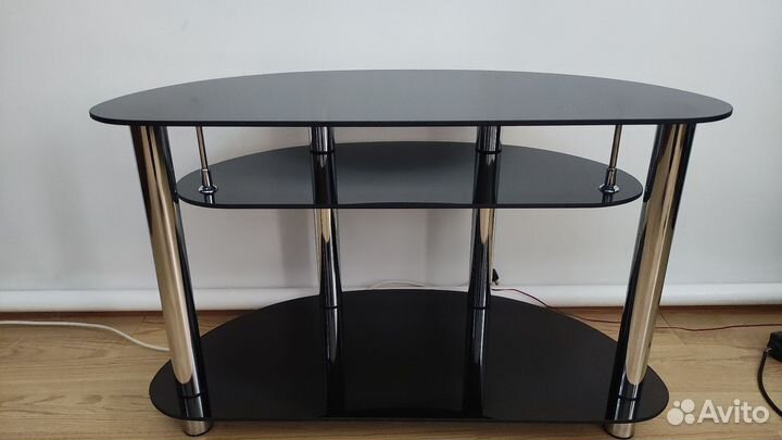 Стеклянная тумба под тв