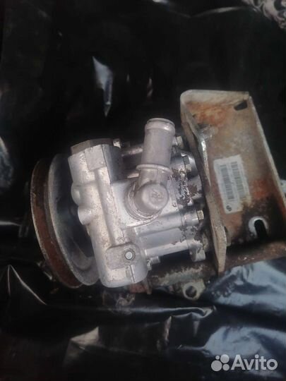 Насос гидроуселителя на ниву