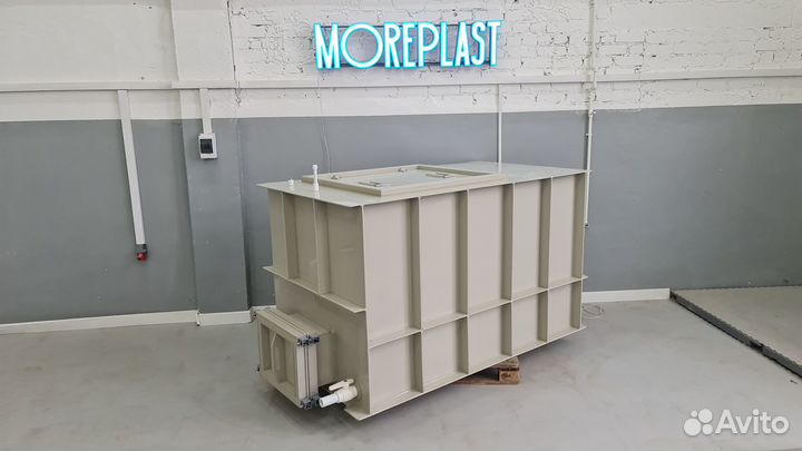 Пластиковая ёмкость для перевозки живой рыбы m81