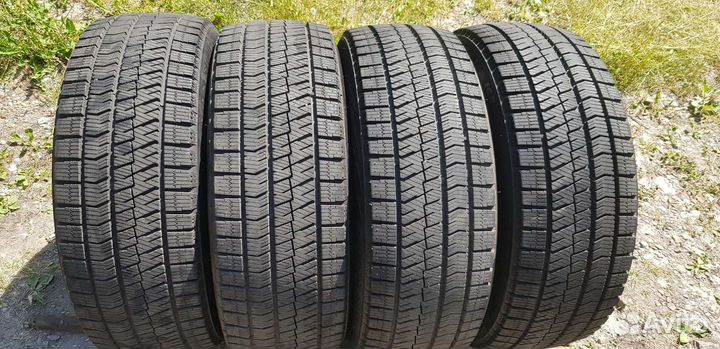 Bridgestone Blizzak Ice 225/45 R18