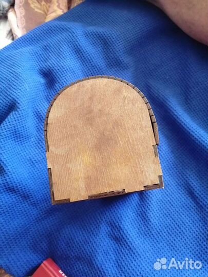 Деревянная шкатулка