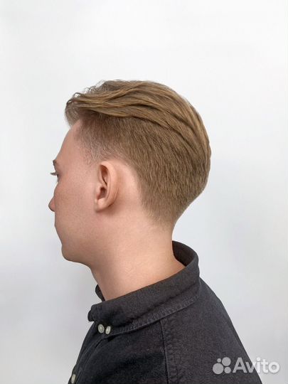 Мужчина модель на стрижку/бороду