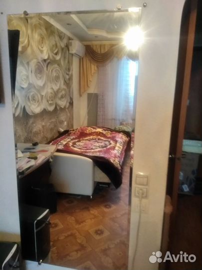 Зеркало с окантовкой по краю