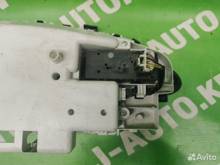 Панель приборов Toyota Vitz