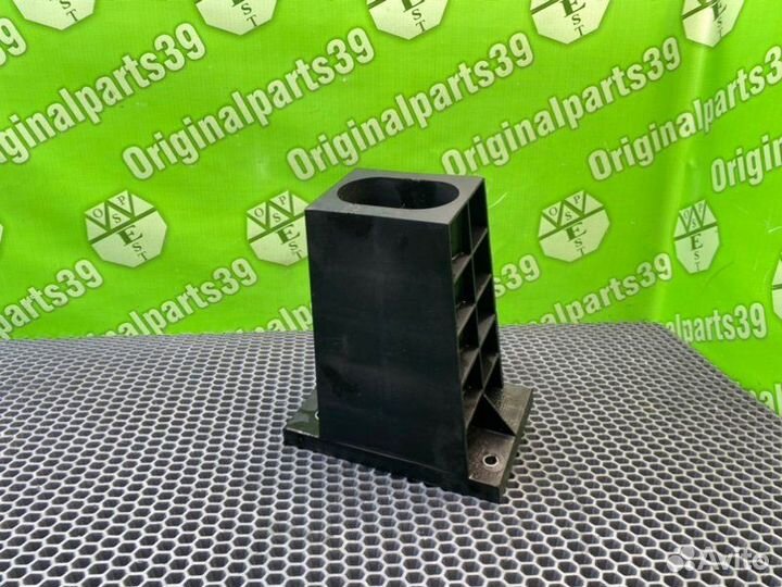 Кронштейн бампера передний правый Citroen C4