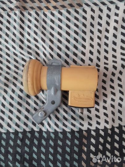 Спутниковая тарелка с головкой