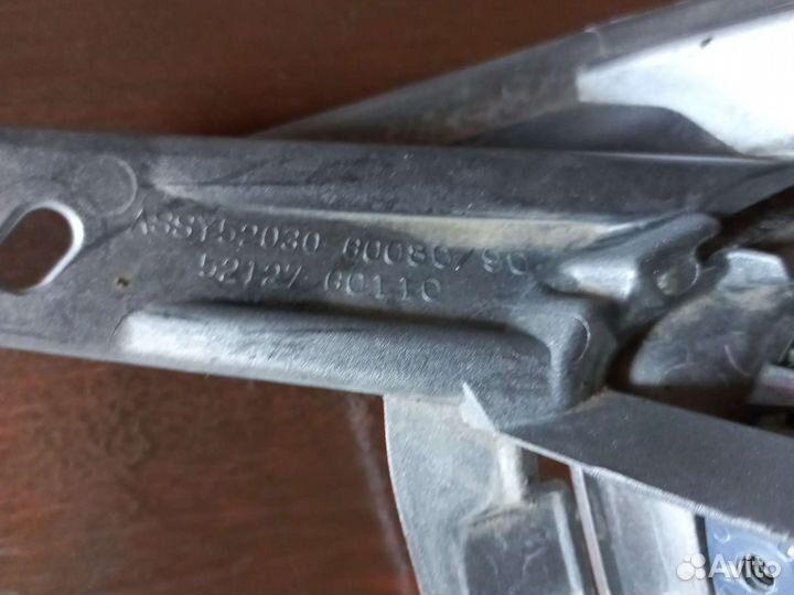 Накладки на противотуманки Toyota Land Cruiser 200