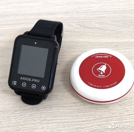 Кнопка вызова персонала и часы в салон красоты