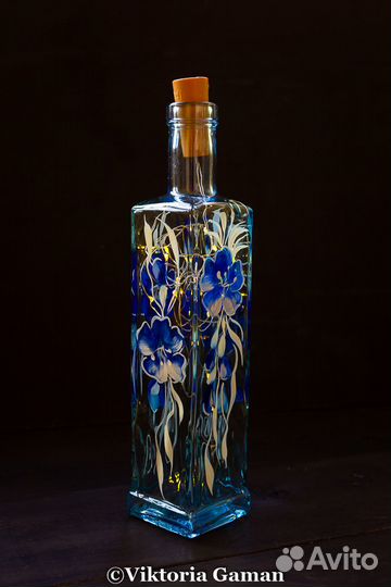 Расписанная вручную бутылка-светильник