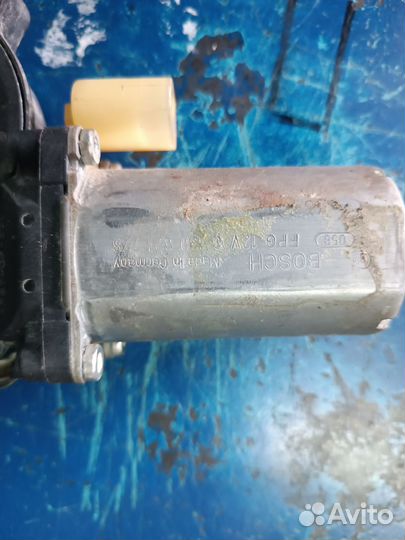 Моторчик стеклоподъемника задней правой двери R