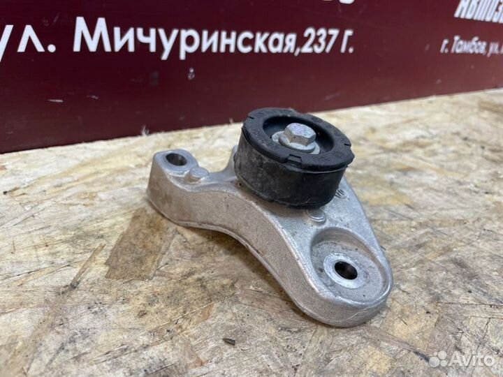 Кронштейн опоры двигателя Volkswagen Polo