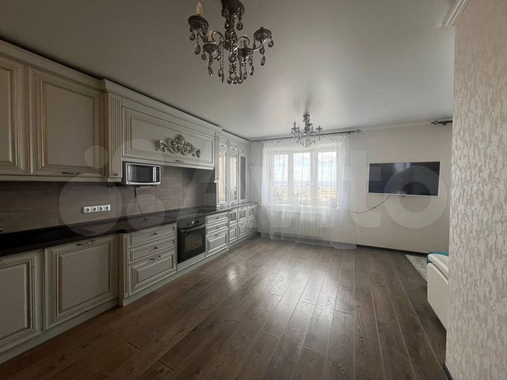 3-к. квартира, 100 м², 16/16 эт.