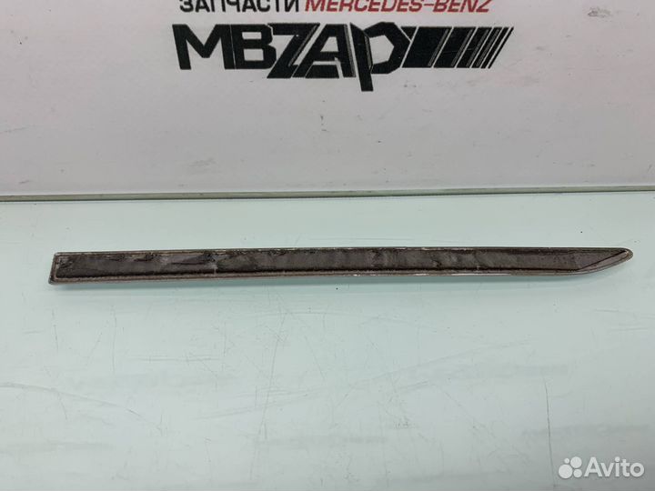 Молдинг переднего правого крыла Mercedes W212 E