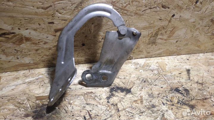 Петля капота Форд Фокус 3 2011 года левая