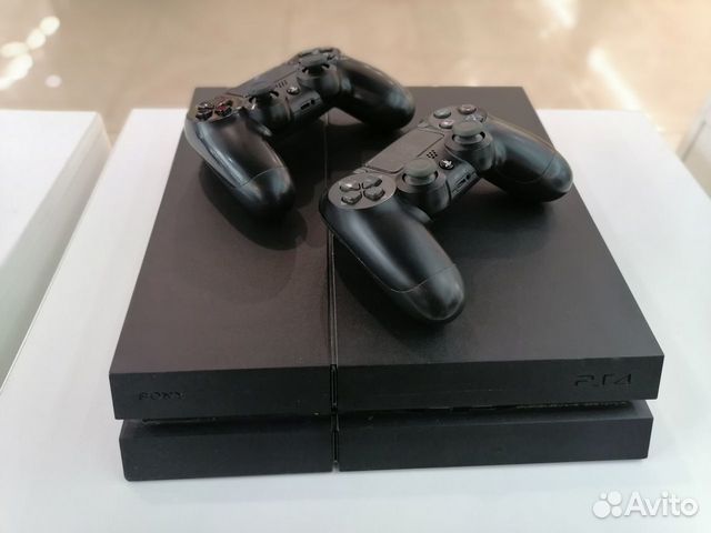 PlayStation 4 1 Tb + 2 джоя+более 400 игр