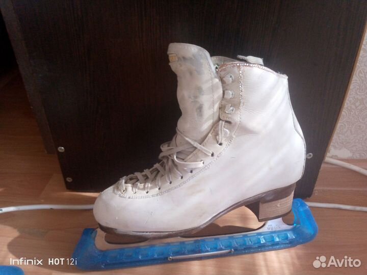 Фигурные коньки risport