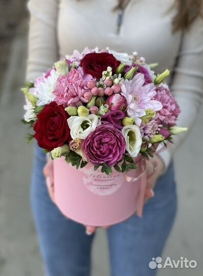 Цветы в шляпной коробке