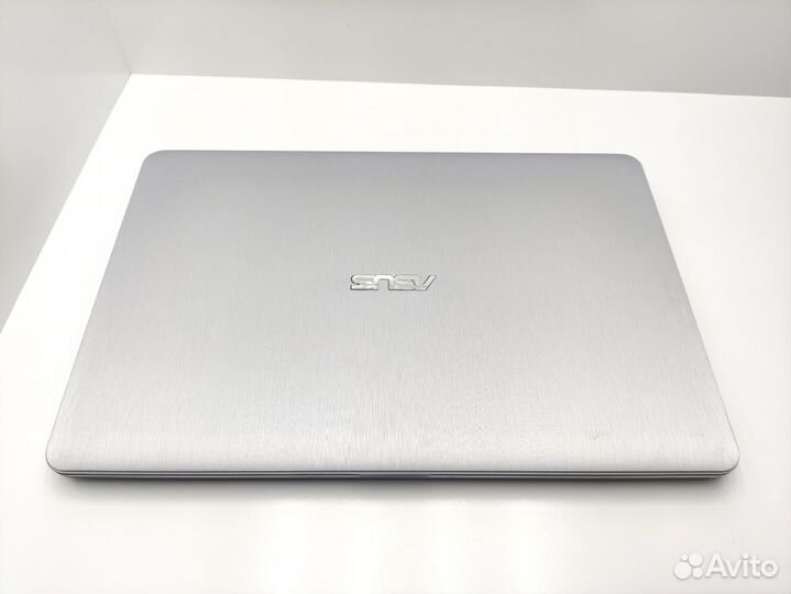 Ноутбук Asus Core i7-7500 на Windows 10